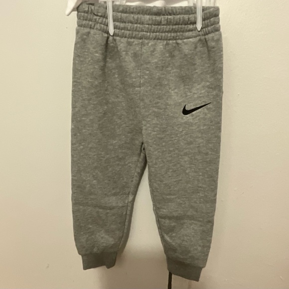 NWT NIKE BOYS 2 PIECE SET - Picture 5 of 5